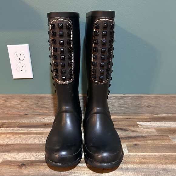 BCBGMAXAZRIA Studded Rain Boots – Black – Women’s Size 6 - Picture 2 of 9